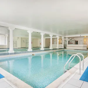 Stunning 2 Bed Near Haymarket With Pool Apartment