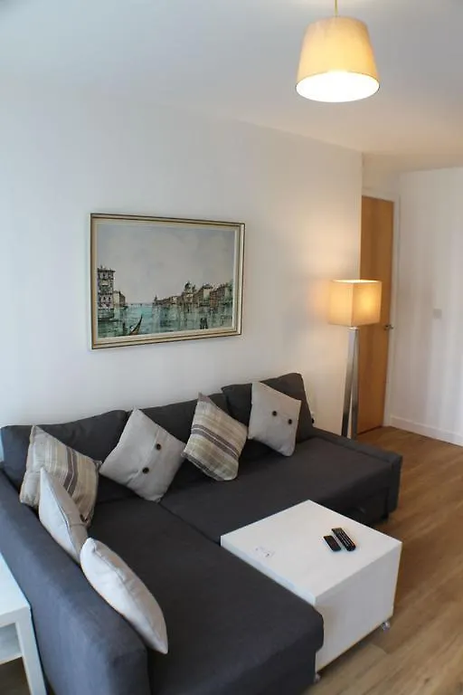 Apartment On Drybrough Crescent 3/6 エディンバラ