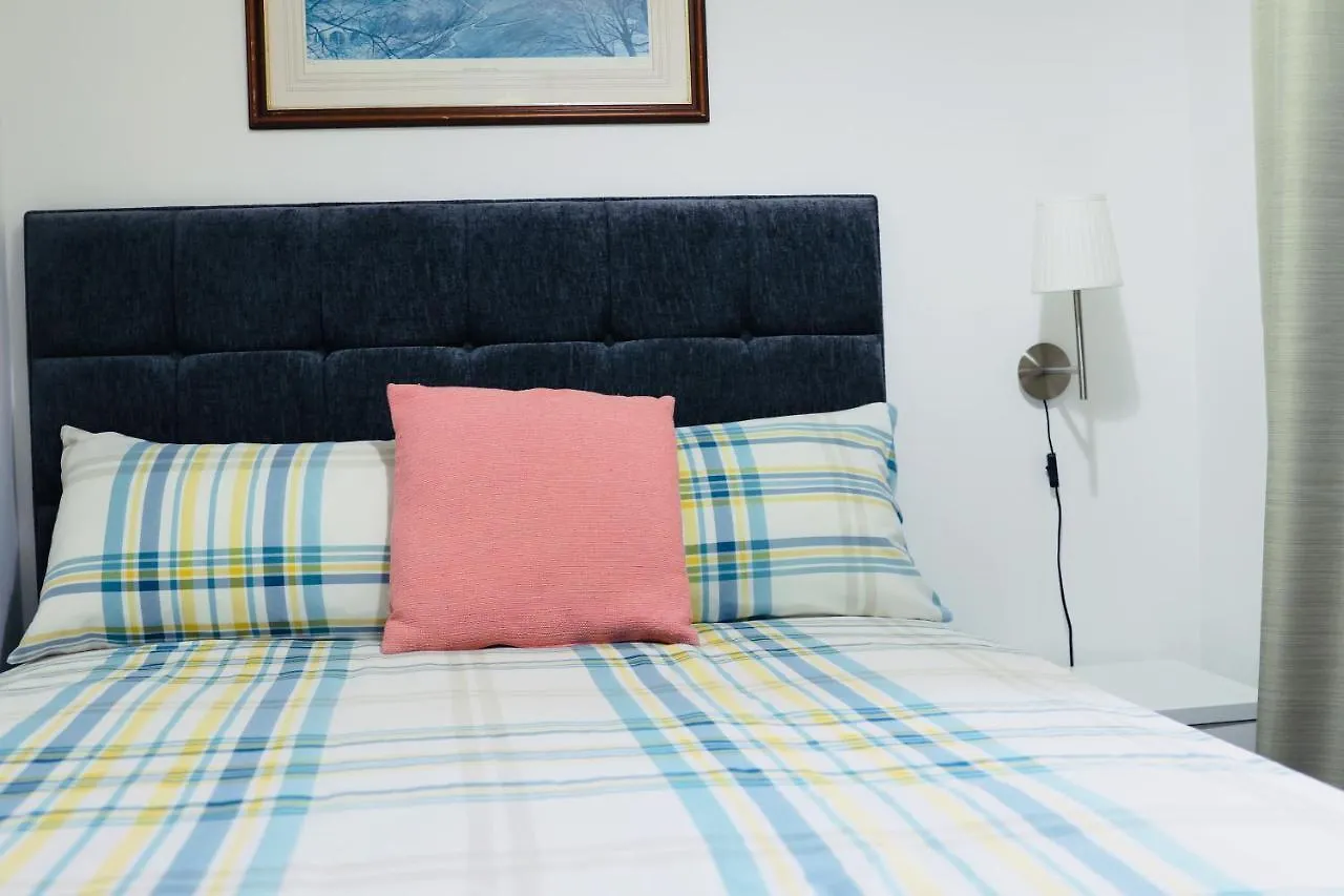 Apartment On Drybrough Crescent 3/6の連絡先